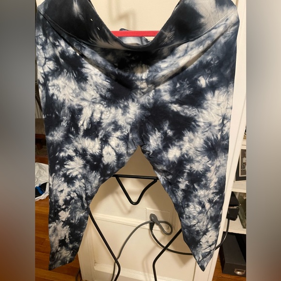 Lane Bryant LIVI active leggings - Picture 2 of 3